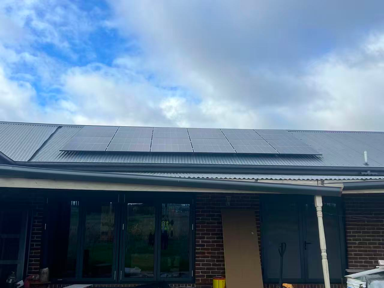 Rural lifestyle property hybrid solar installation in regional Victoria
